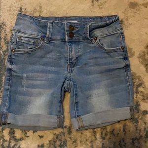 Mudd Bermuda shorts size 7